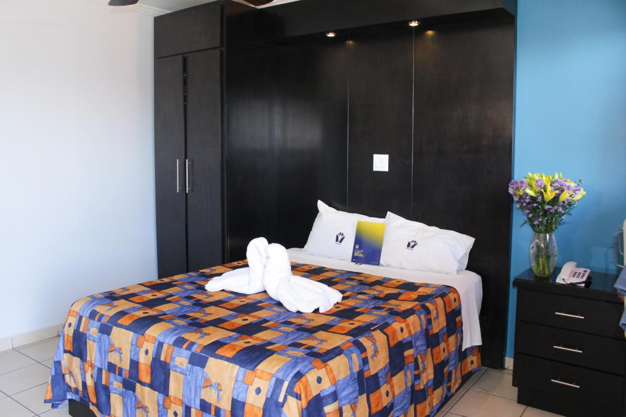 Motel Las Fuentes Mexicali Bagian luar foto