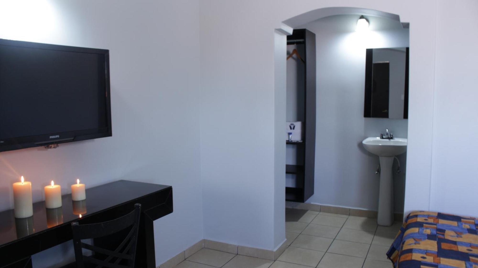Motel Las Fuentes Mexicali Bagian luar foto