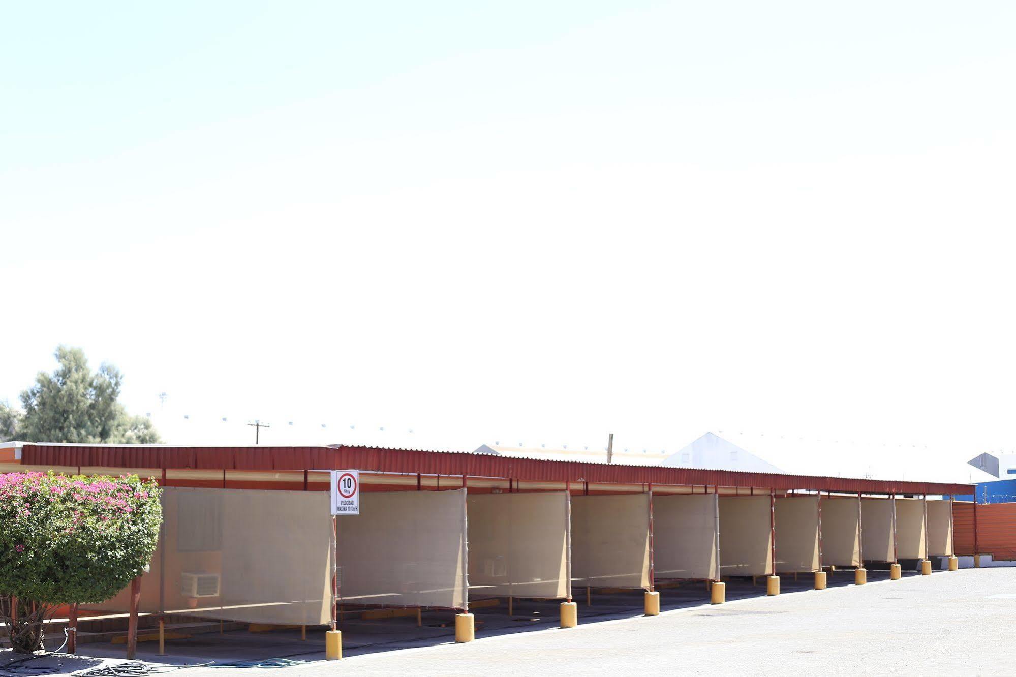 Motel Las Fuentes Mexicali Bagian luar foto